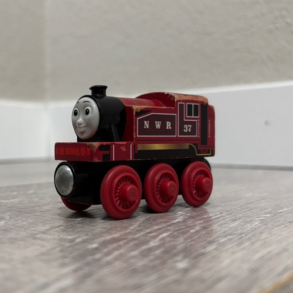Wooden Rosie - Picture 2 of 8